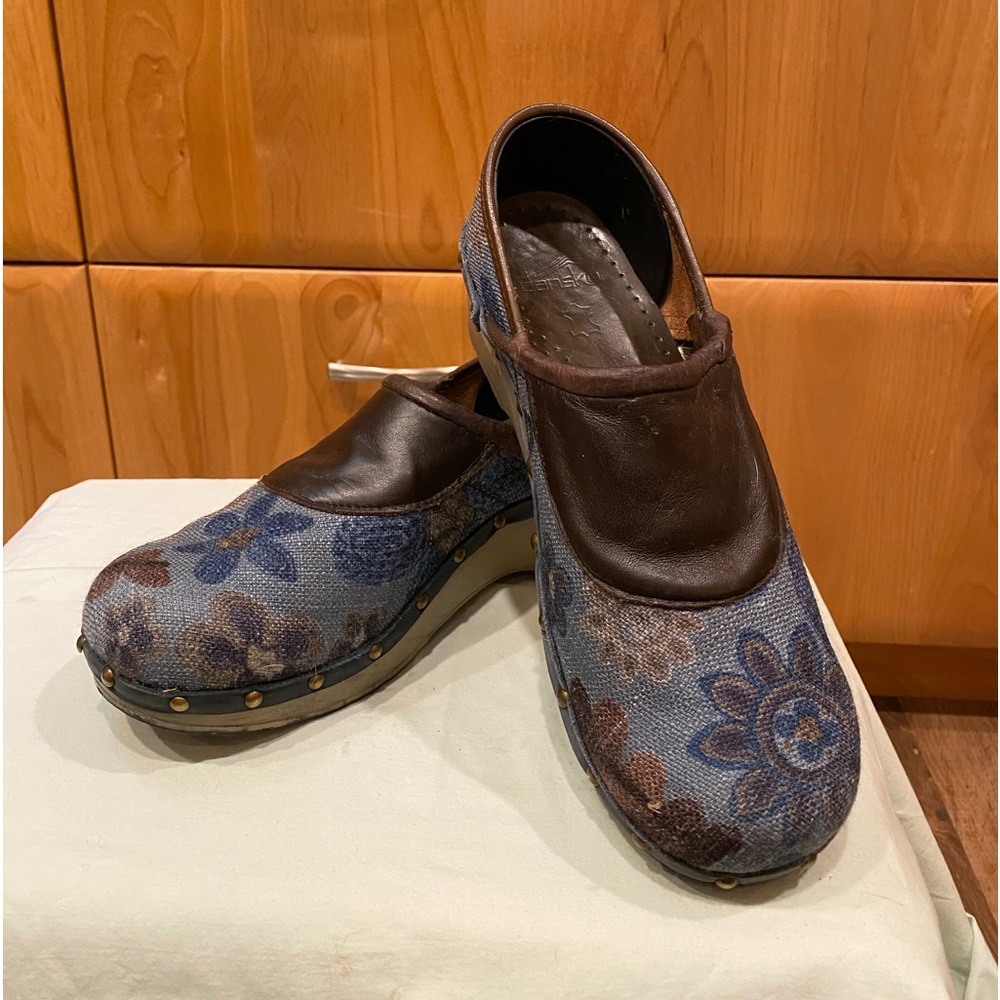 Dansko Professional Clog shoes, size 39 (8.5) Blue Floral & Brown Leather (rare)